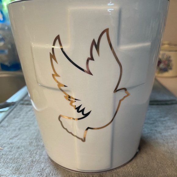 White and Gold Dove Design flower pot - Picture 1 of 4